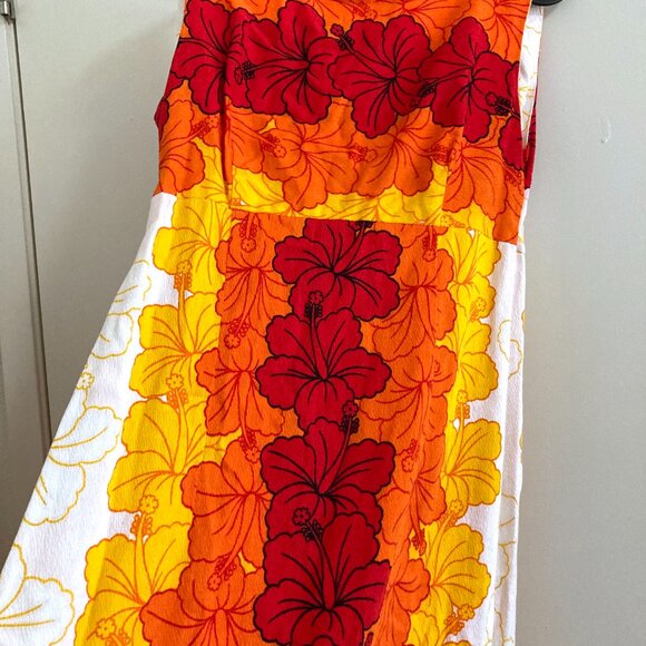 Hibiscus Print Vintage 1960s Ui-Makai Maxi Dress made in Hawaii - Picture 2 of 6